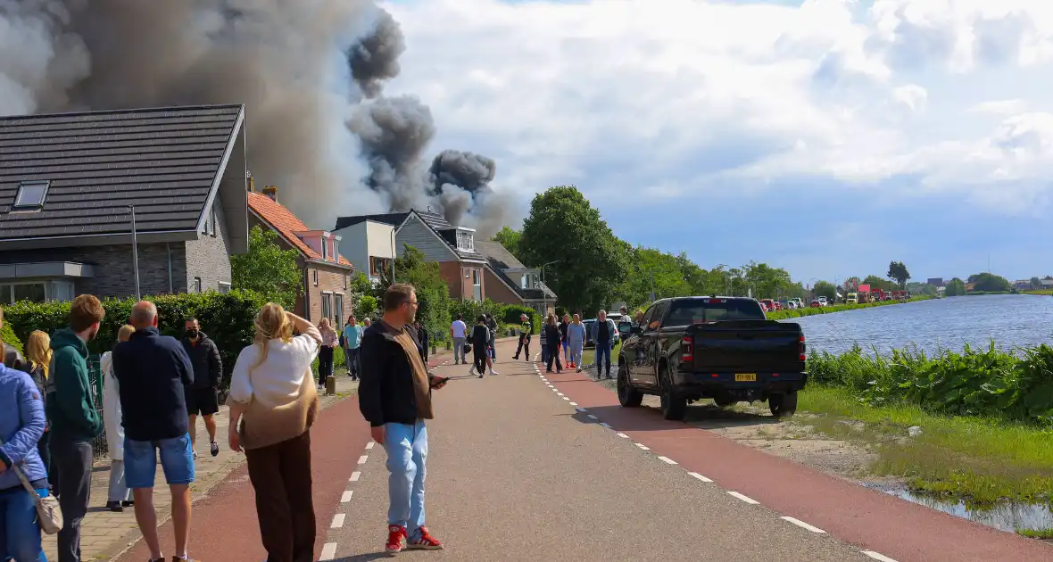 Grote rookontwikkeling en mogelijke explosie bij brand - Foto 2