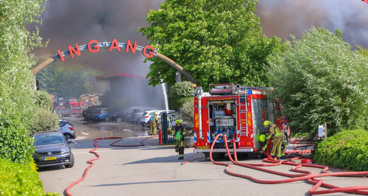 Grote rookontwikkeling en mogelijke explosie bij brand - Foto 5