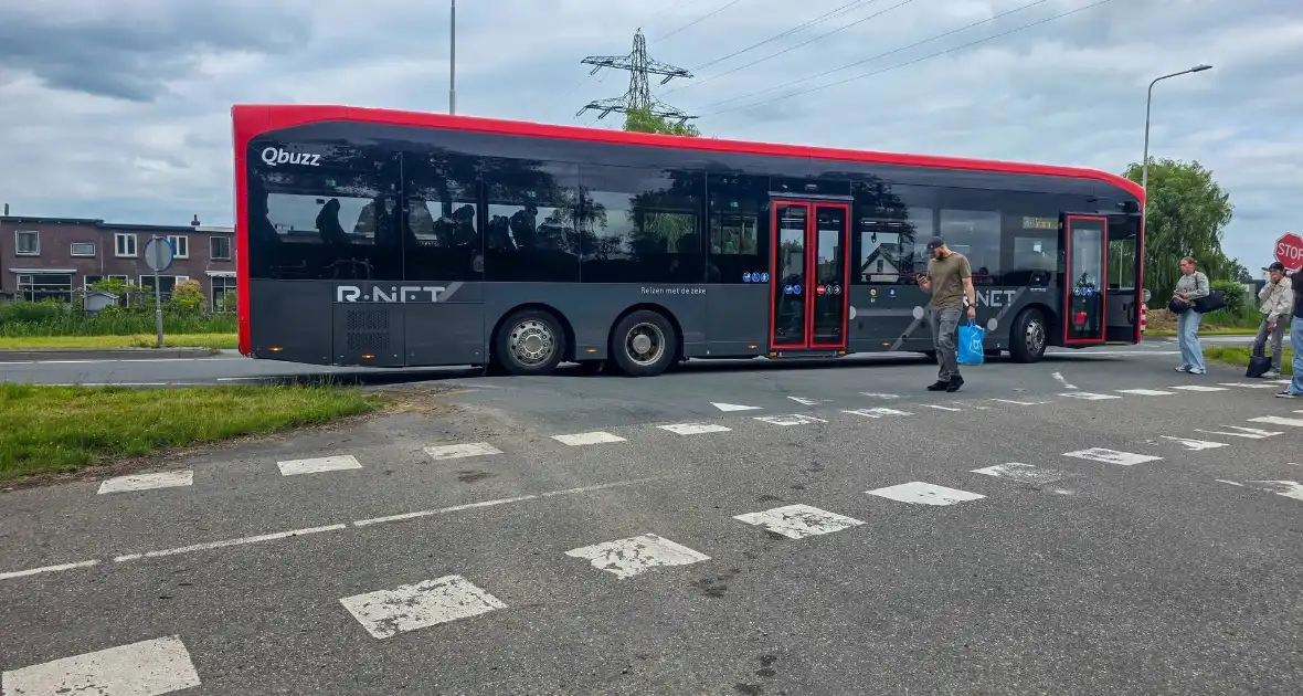 Dronken man springt voor bus en word gevonden na zoekactie