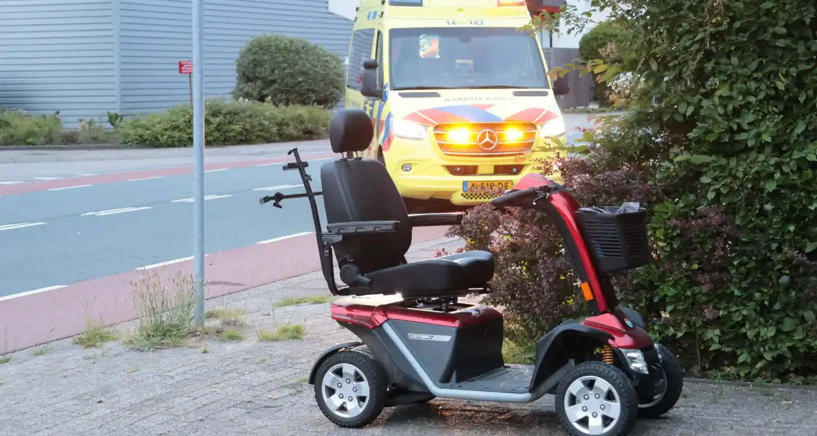 Scootmobiel bestuurder valt hard bij incident