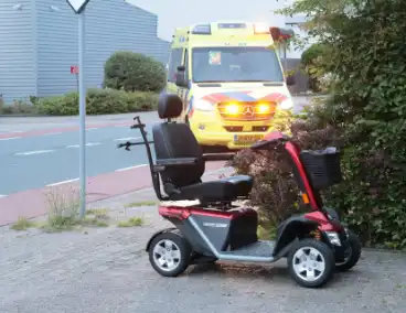 Scootmobiel bestuurder valt hard bij incident