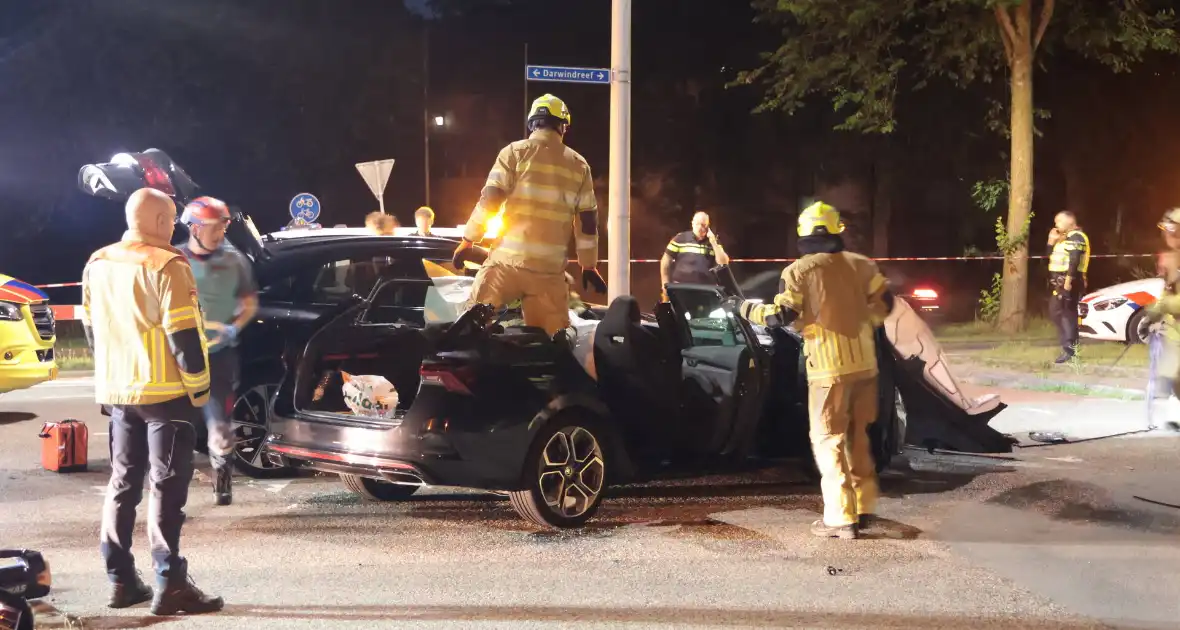 Aanrijding tussen taxi en personenauto leidt tot gewonden - Foto 11