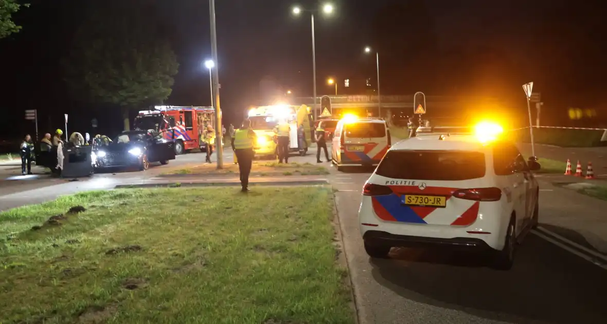 Aanrijding tussen taxi en personenauto leidt tot gewonden - Foto 17