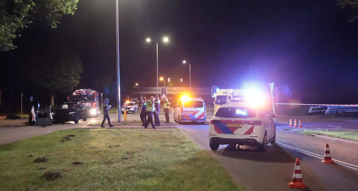 Aanrijding tussen taxi en personenauto leidt tot gewonden - Foto 23