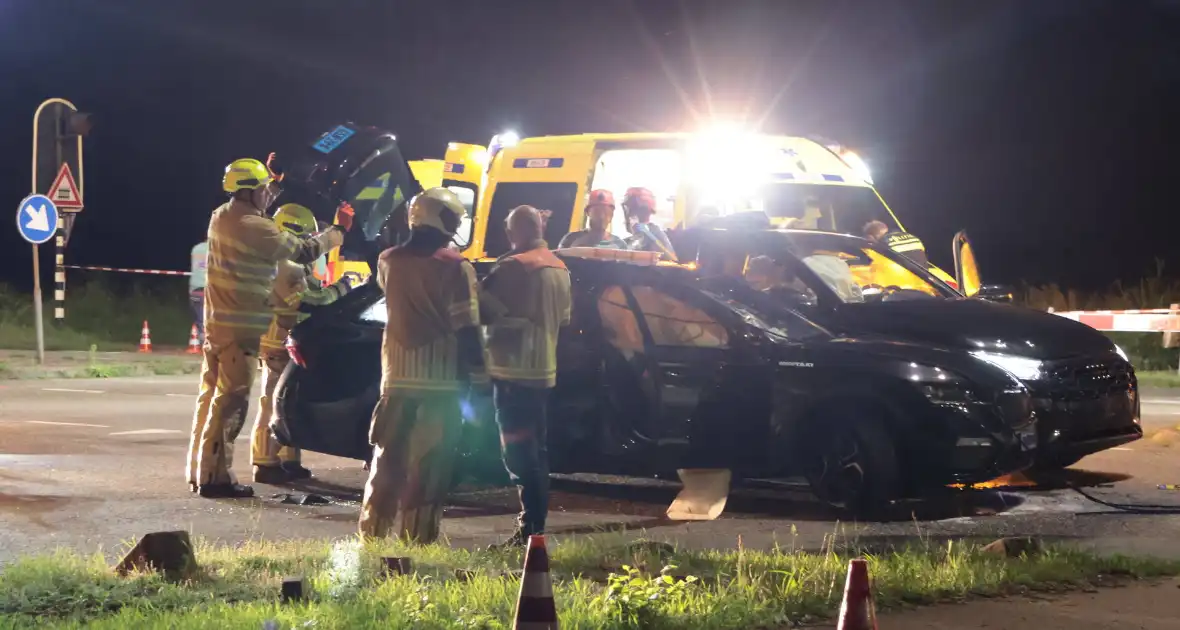Aanrijding tussen taxi en personenauto leidt tot gewonden - Foto 4