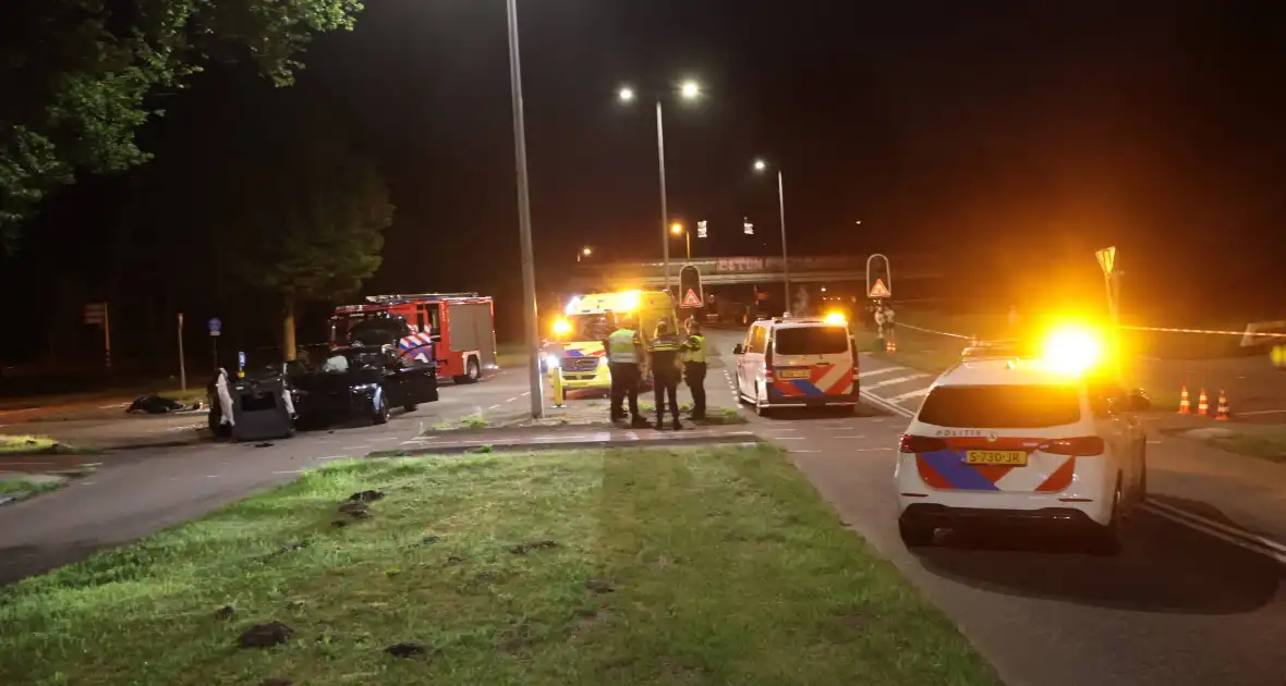 Aanrijding tussen taxi en personenauto leidt tot gewonden - Foto 7