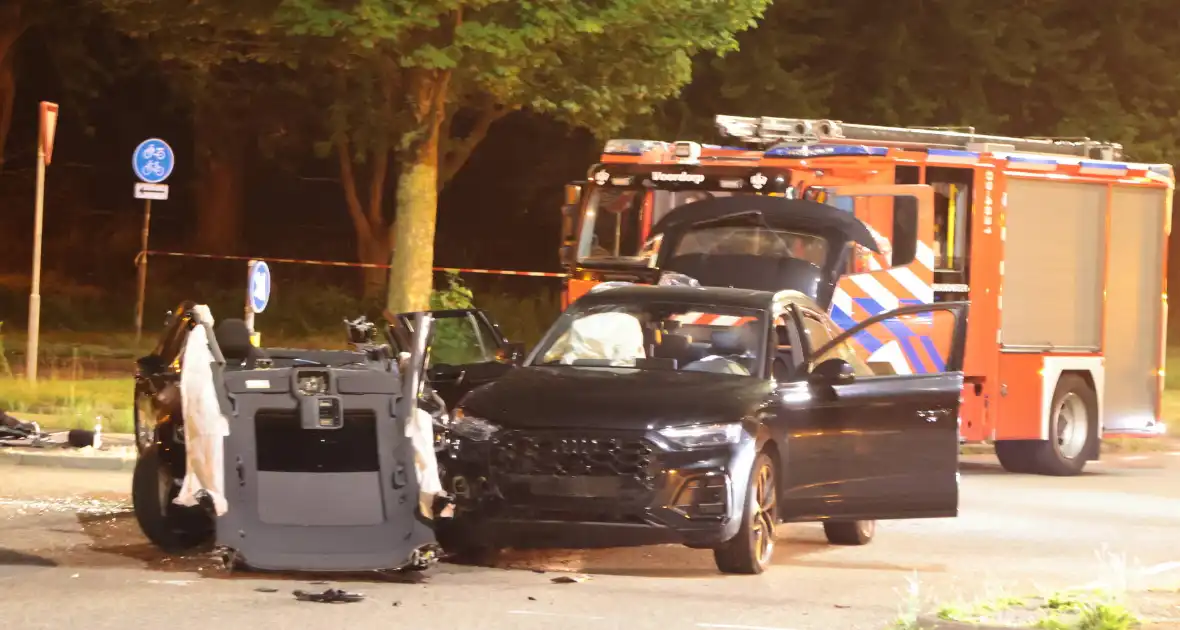 Aanrijding tussen taxi en personenauto leidt tot gewonden - Foto 8