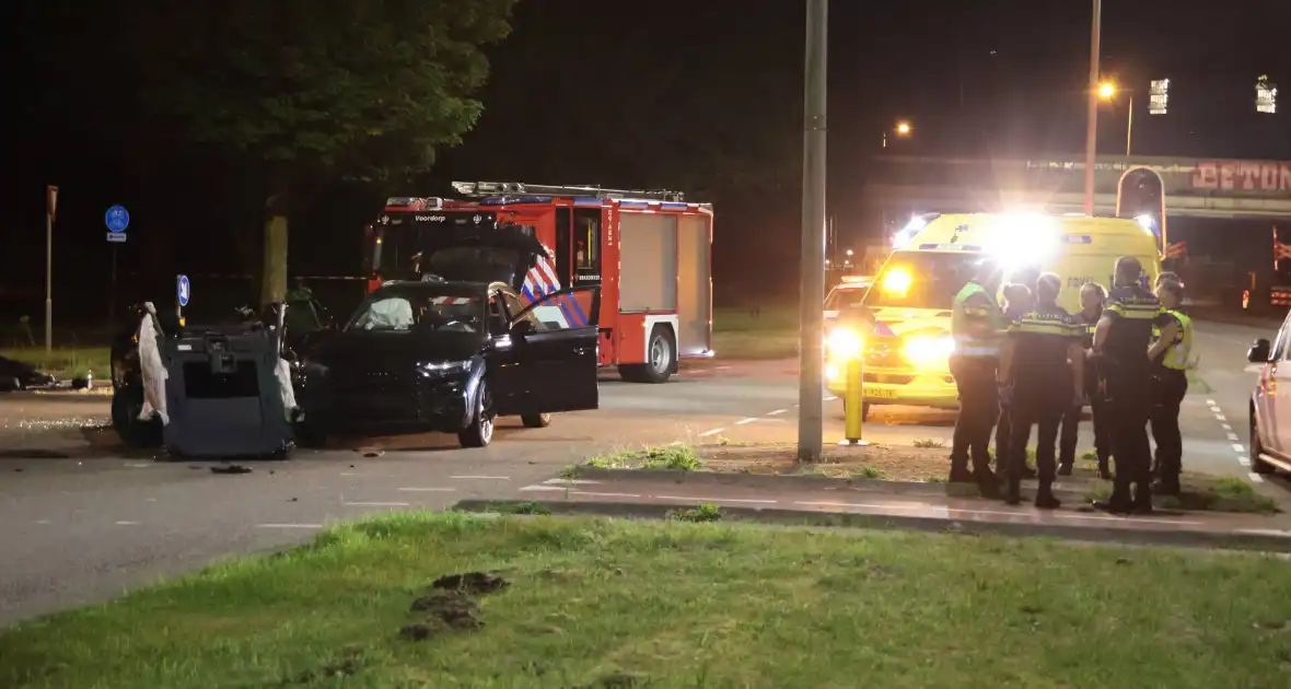 Aanrijding tussen taxi en personenauto leidt tot gewonden - Foto 9