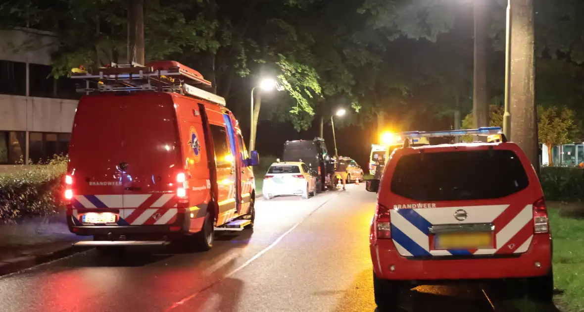 Hulpdiensten zoeken naar persoon te water - Foto 10
