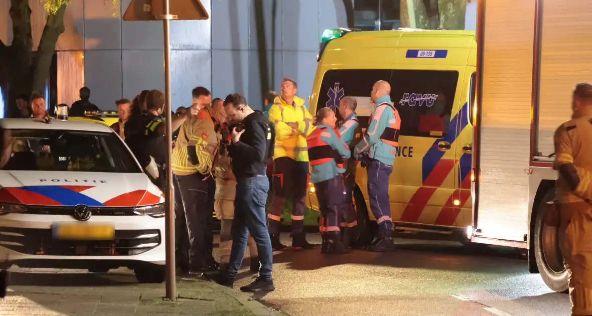 Hulpdiensten zoeken naar persoon te water - Foto 14
