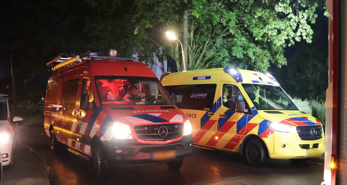 Hulpdiensten zoeken naar persoon te water - Foto 6