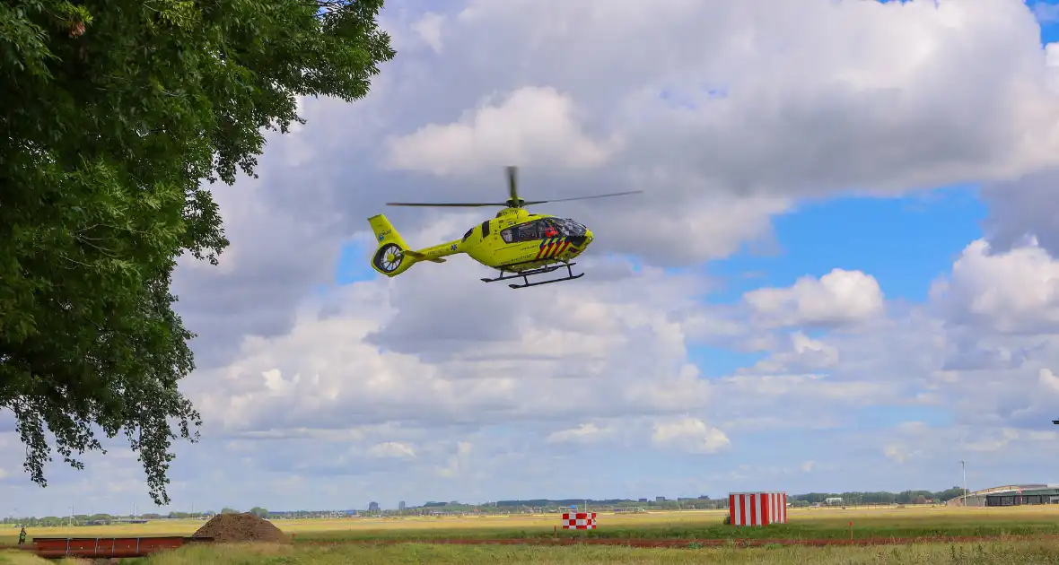 Auto raakt te water bij ongeval - Foto 4