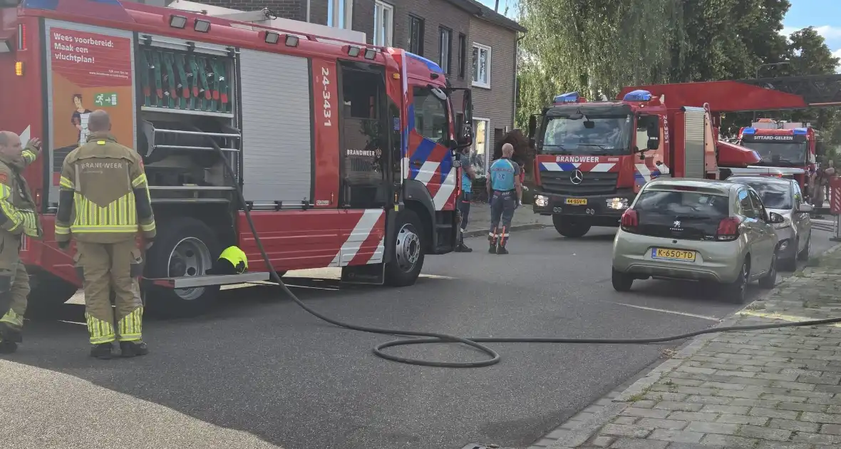 Woningbrand in Sittard trekt veel aandacht - Foto 1