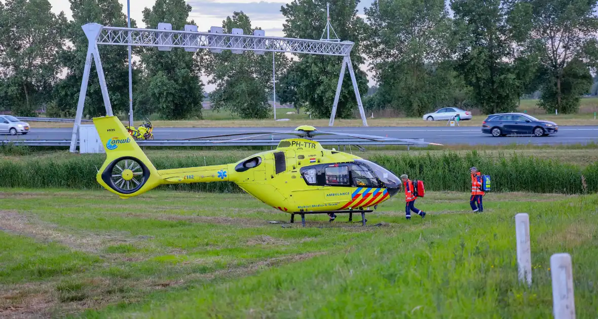 Auto belandt op zijn kop na aanrijding - Foto 2