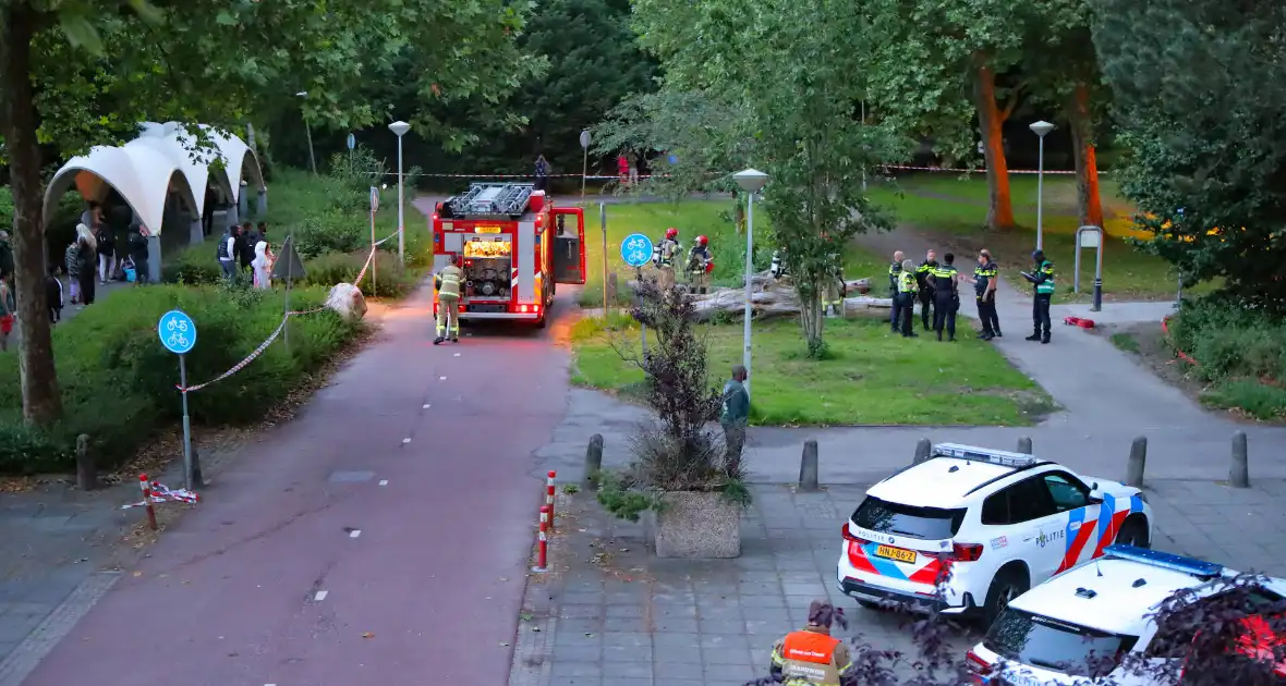 Brand in appartement leidt tot ontruiming van flatgebouw - Foto 1