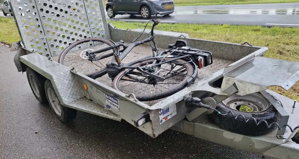 Fietser komt ten val tijdens rit - Foto 1