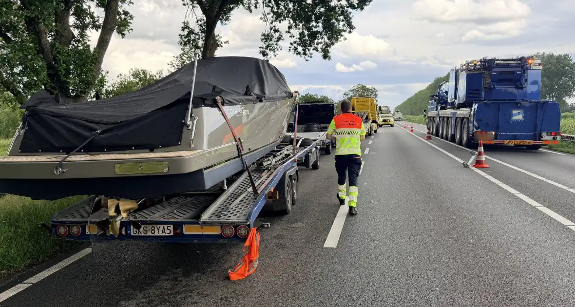 Auto crasht in vangrail na pech bedrijfswagen - Foto 5