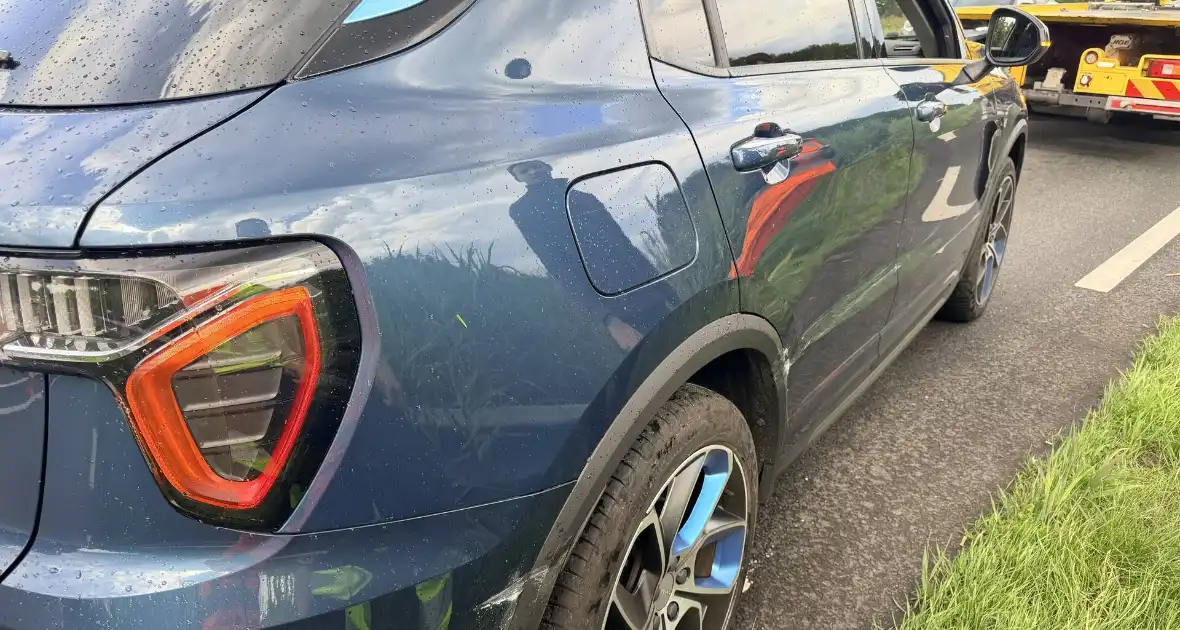 Auto crasht in vangrail na pech bedrijfswagen - Foto 6