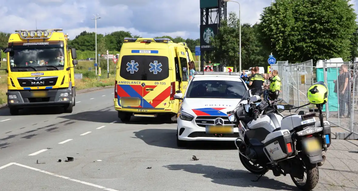 Botsing tussen auto en brommobiel - Foto 1