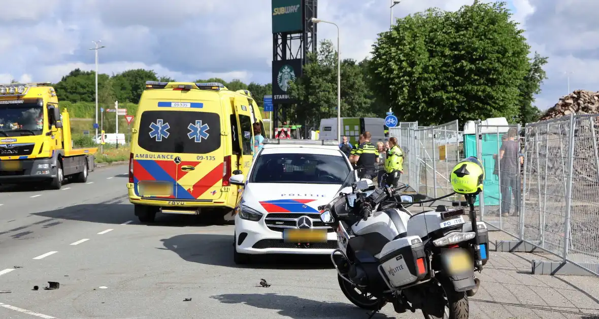 Botsing tussen auto en brommobiel - Foto 2