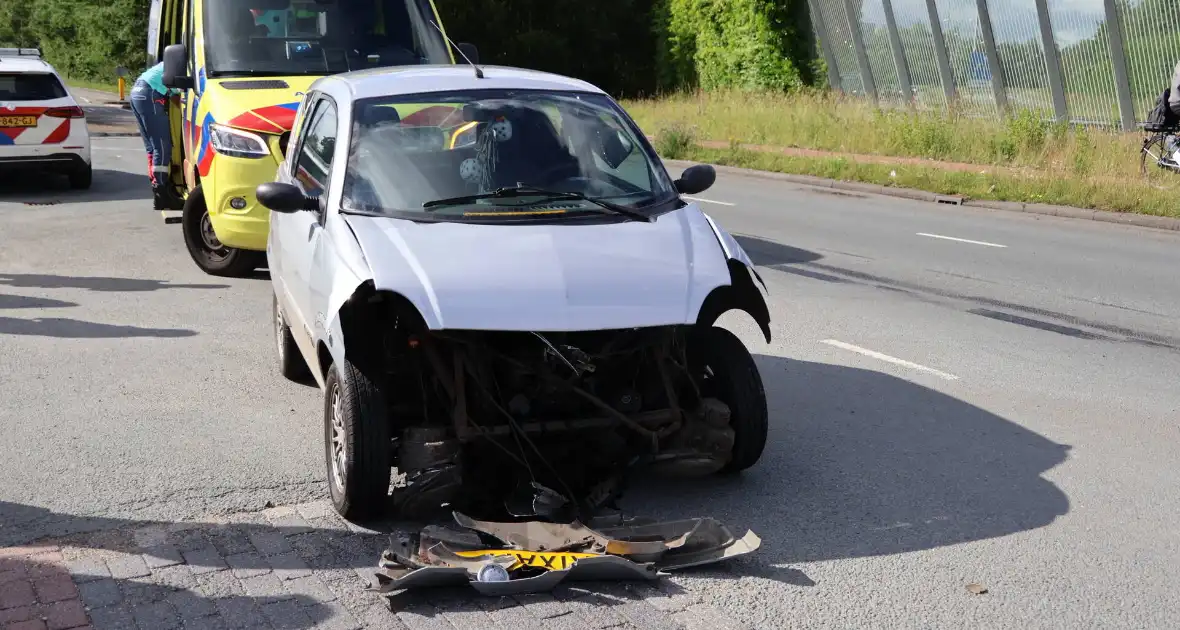 Botsing tussen auto en brommobiel - Foto 3