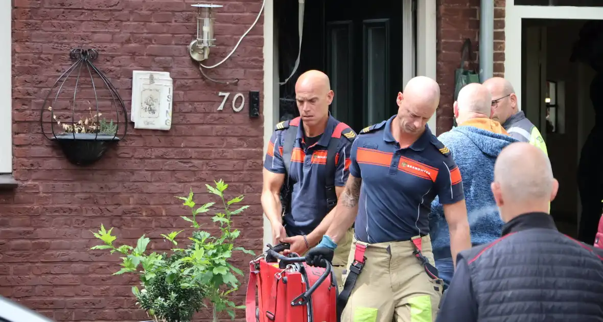 Woning onbewoonbaar door brand in meterkast, brandweer waarschuwt voor bluspoging - Foto 10