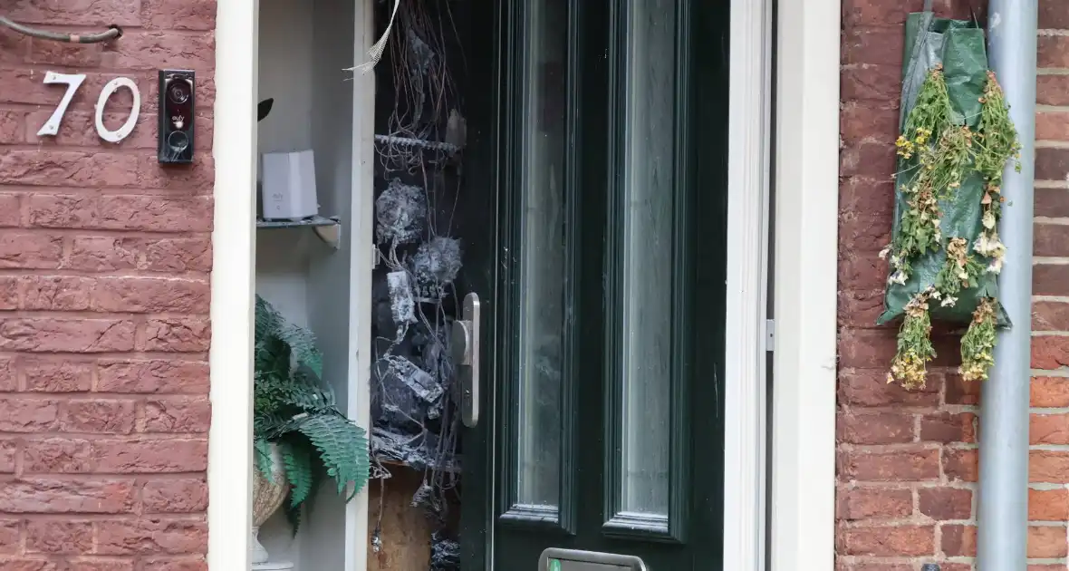 Woning onbewoonbaar door brand in meterkast, brandweer waarschuwt voor bluspoging - Foto 7