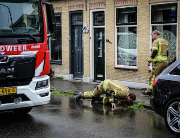 Brandweer onderzoekt vreemde lucht in woning
