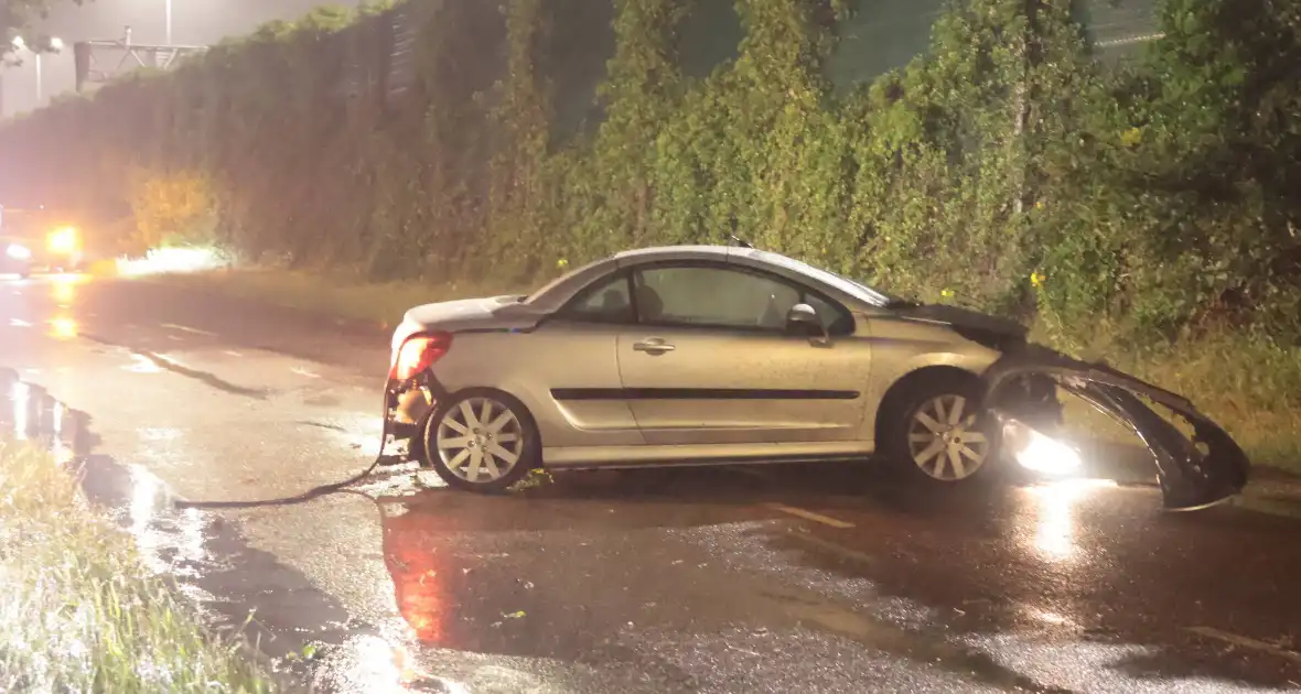 Automobilist verliest controle en raakt beschadigd voertuig - Foto 12