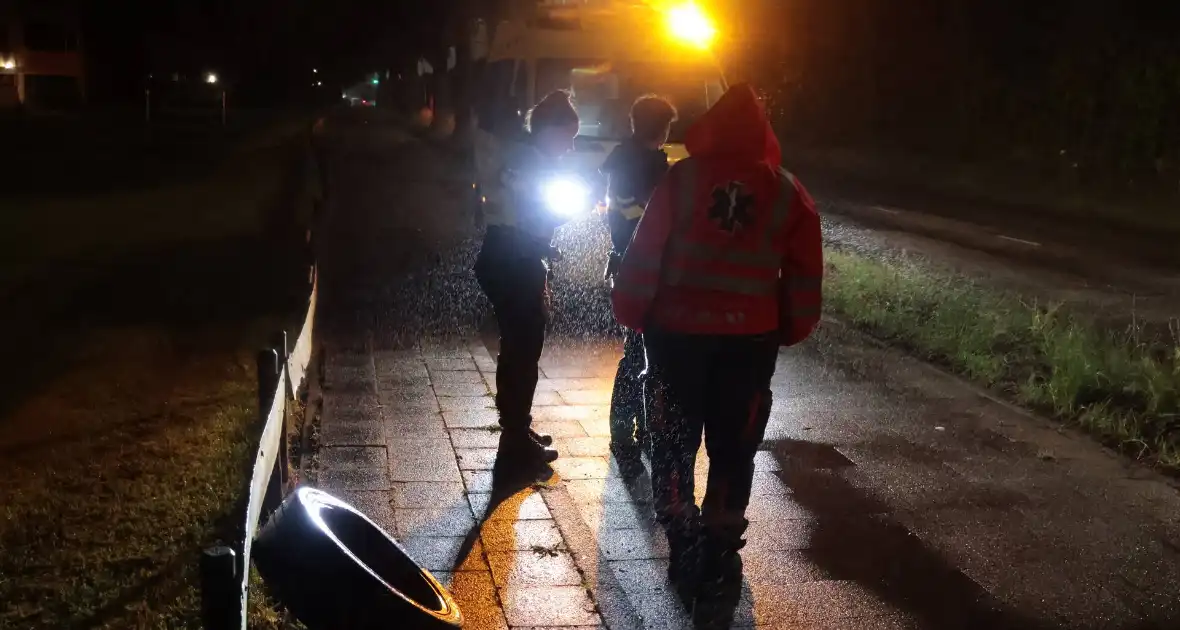Automobilist verliest controle en raakt beschadigd voertuig - Foto 2