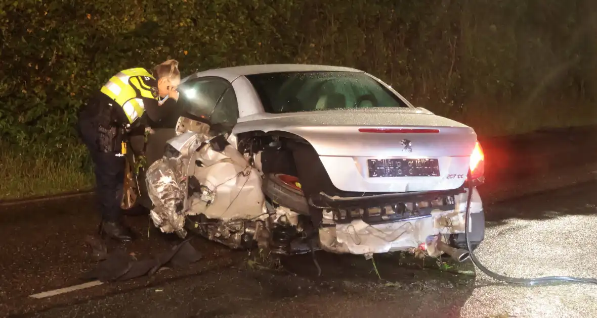 Automobilist verliest controle en raakt beschadigd voertuig - Foto 3