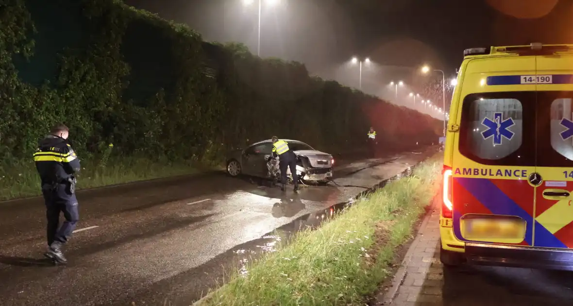 Automobilist verliest controle en raakt beschadigd voertuig - Foto 6
