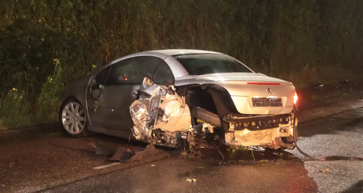 Automobilist verliest controle en raakt beschadigd voertuig - Foto 8