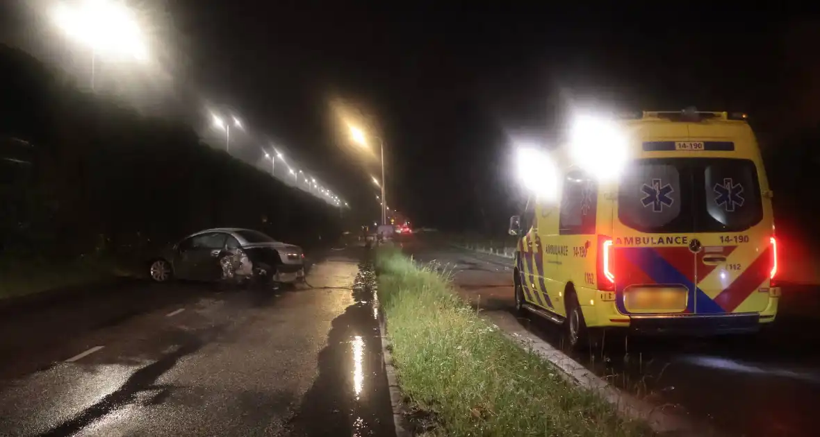 Automobilist verliest controle en raakt beschadigd voertuig - Foto 9