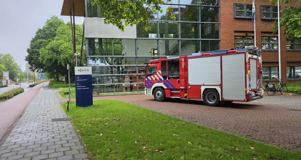 Brandgerucht bij politiebureau - Foto 2