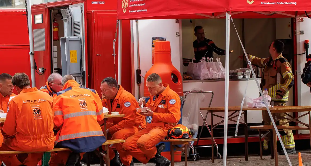 Schade door nachtelijke explosie goed zichtbaar - Foto 1