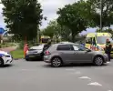 Persoon naar ziekenhuis nadat twee auto's botsen