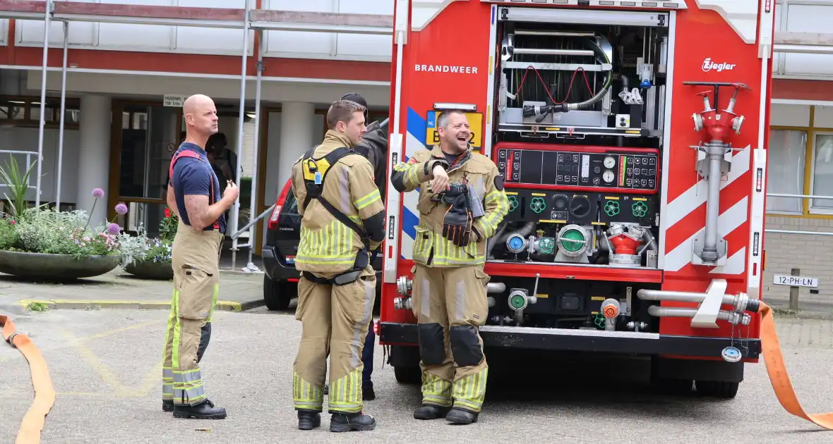 Bewoner gewond bij brand in kamer - Foto 2