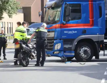 Motorrijder aangereden door vrachtwagen