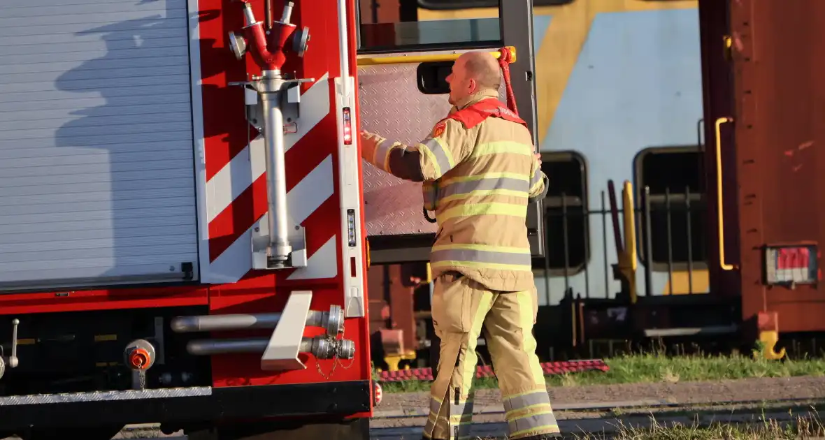 Brandweer onderzoekt rookontwikkeling op spoor - Foto 1