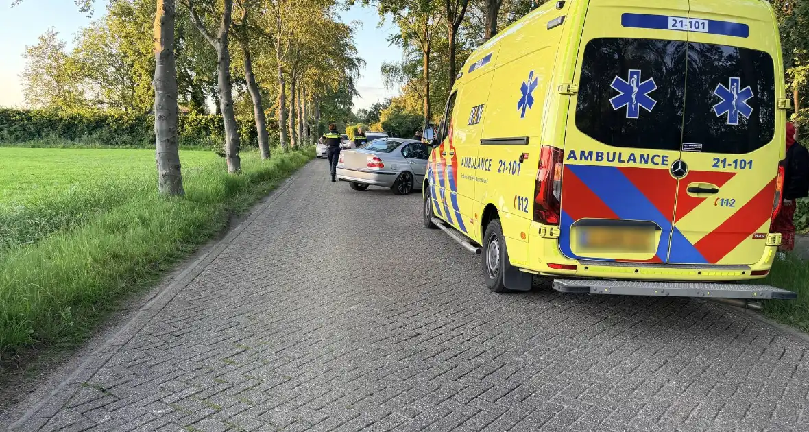 Auto botst op boom, één gewonde