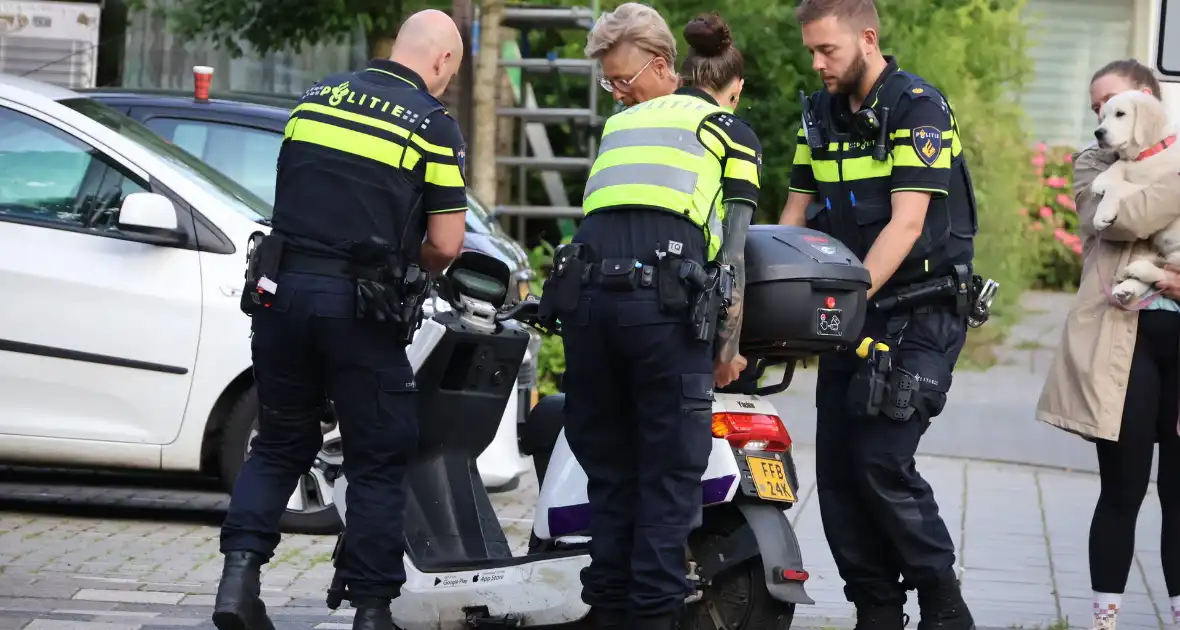 Deelscooter zwaar beschadigd na aanrijding - Foto 7