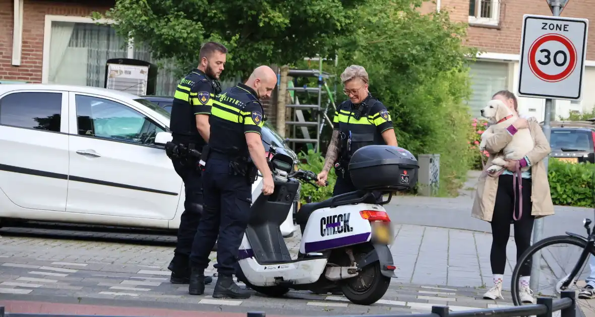 Deelscooter zwaar beschadigd na aanrijding - Foto 8