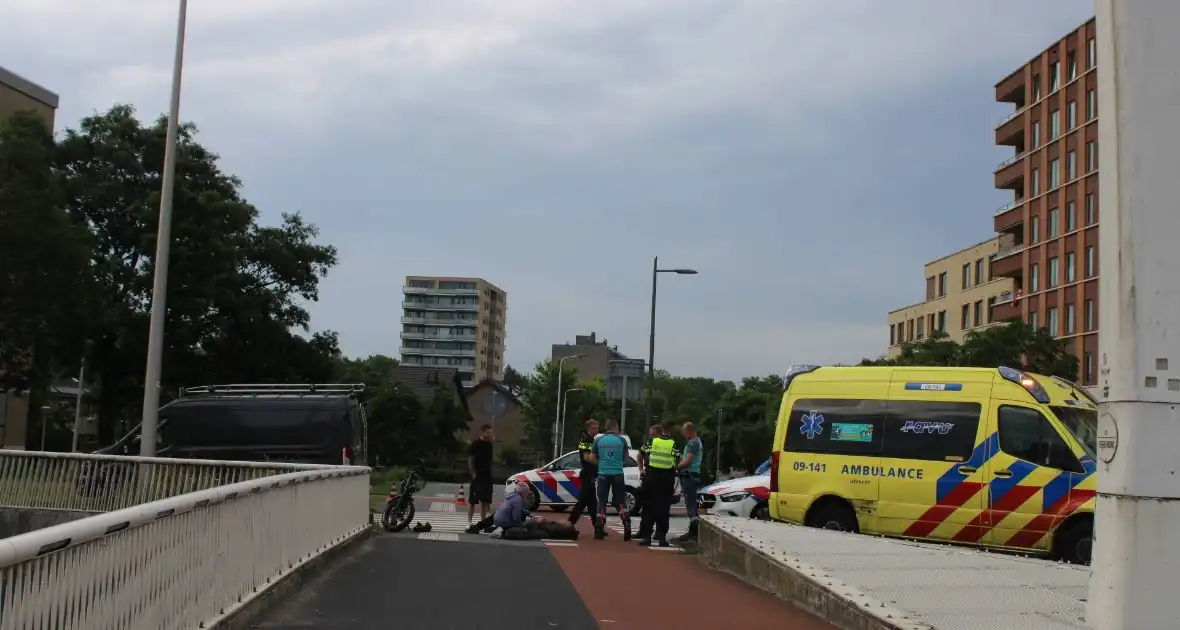 Fatbike-bestuurder gewond bij aanrijding met bestelbus