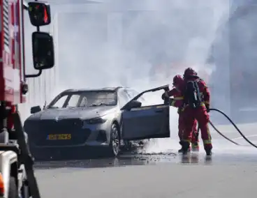 Brand in elektrische auto geblust