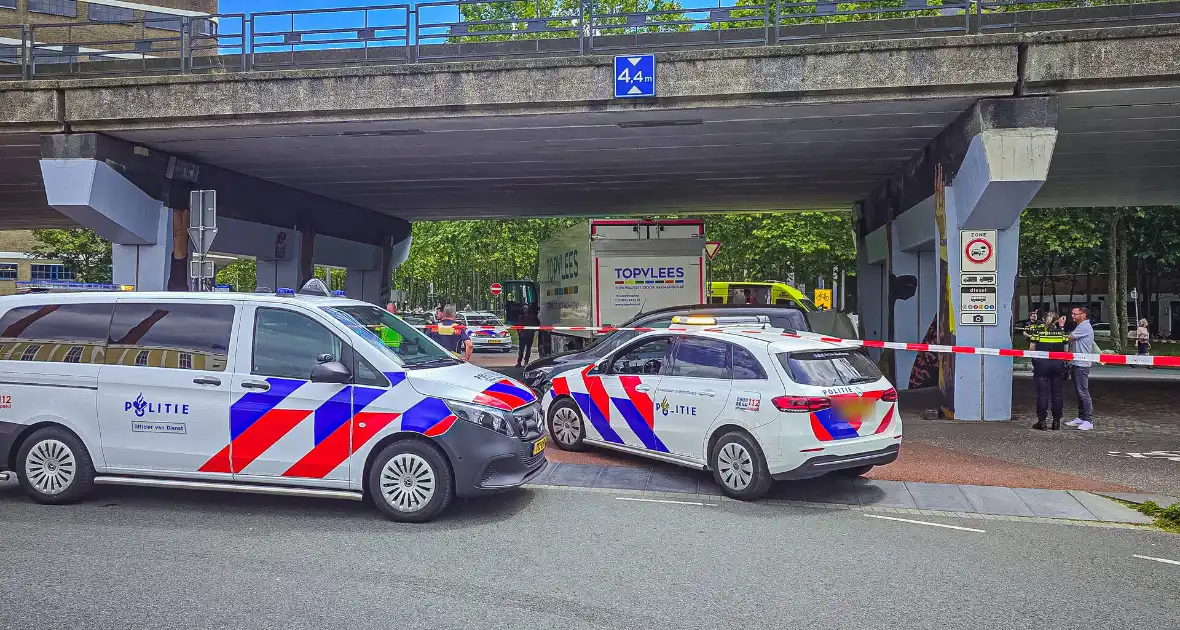 Fietser raakt zwaargewond bij aanrijding met vrachtwagen