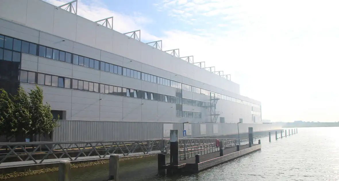 Brand in zeecontainer zorgt voor grote inzet van brandweer - Foto 3