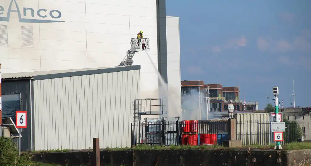 Brand in zeecontainer zorgt voor grote inzet van brandweer - Foto 5