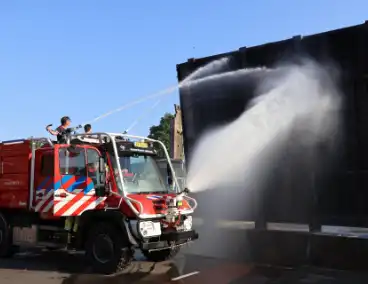 Brandweer moet brug koelen wegens storing door hitte