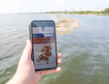 Verkoeling zoeken aan het water tijdens code rood
